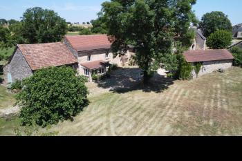 Maison en pierre,  dependances, piscine, vues