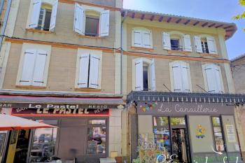 Ensemble immobilier 9 logements et 2 commerces, tous loués