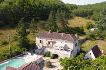 Joli corps de ferme en campagne