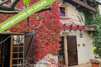 Grande maison et immense garage, dans un quartier résidentiel