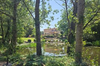 Grande maison et appartement indépendant, dans un magnifique parc