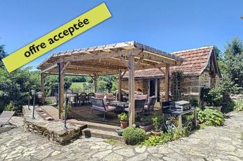 Deux maisons, 11 chambres, piscine, jardins arboré