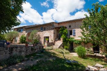 Comme un hameau, 3 maisons rénovées avec un goût exquis, une vue incroyable