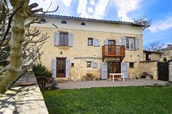Une jolie maison de hameau avec piscine