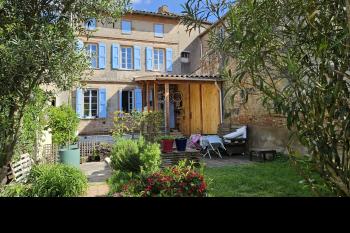 Maison bourgeoise, jardin, et terrasse couverte