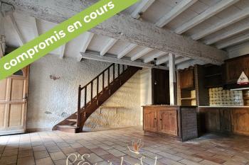 Maison de ville au calme,  à restaurer.