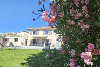 Maison lumineuse à Rabastens, jardin arboré, piscine et garage