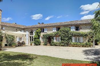 Pretty 6 bedroom house in a prominent position with studio, infinity pool and grounds