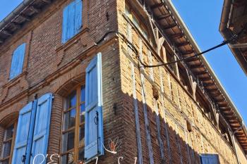 Immeuble de caratère rénové, 3 logements loués et une cave