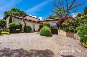 Architect designed house on 1,7 ha of land with lovely views