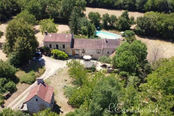 Un joli corps de ferme, dependances et piscine