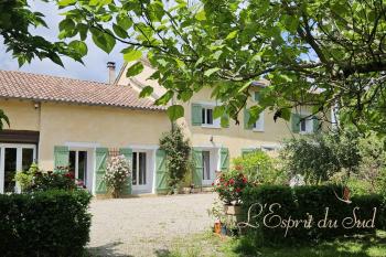 Belle maison familiale dans un parc, gîte et piscine