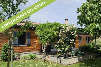 Maison bois de plain-pied, jardin arboré, cabanon