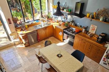 Une maison unique et jardin, au calme en centre ville